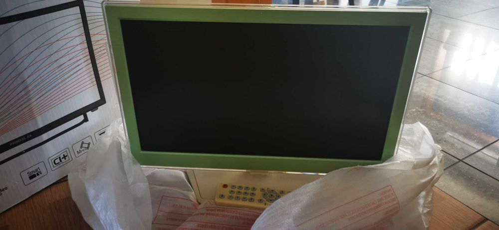 Televisão usada com pouco uso