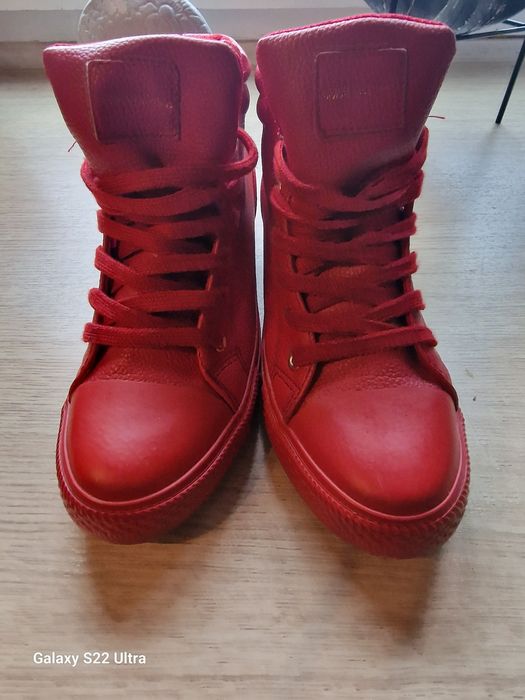 Czerwone trampki Diverse