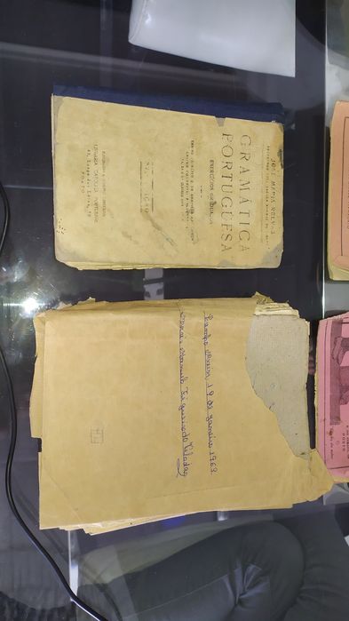 Conjunto antigo de manuais de português com mais de 70 anos