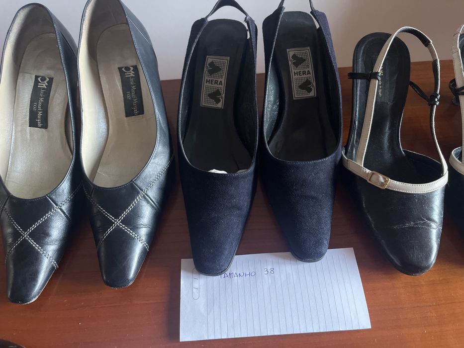 Oito pares sapatos em pele/tecido/camurça