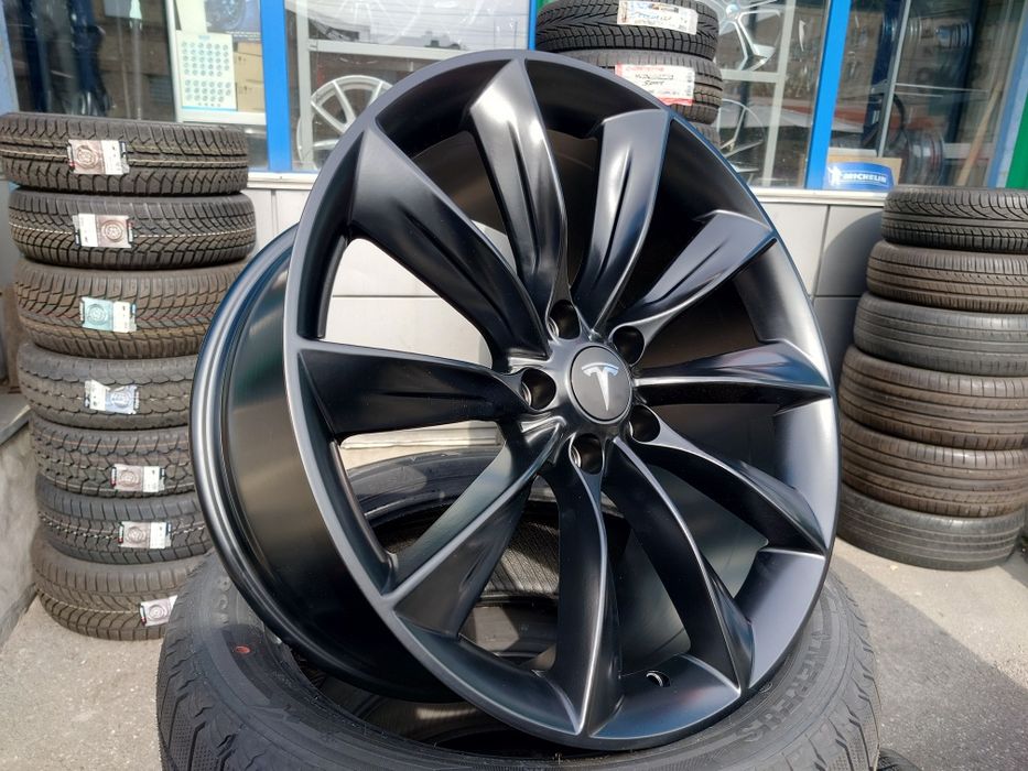 диски Tesla Model Y_ R19_ 5/114.3 в черном цвете
