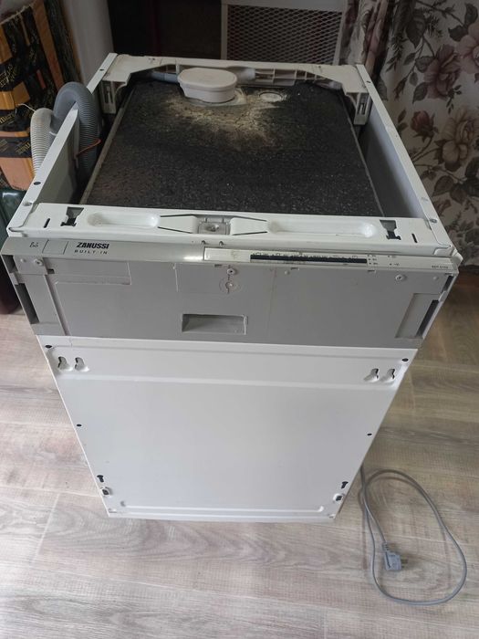 Посудомийка zanussi zdt5152