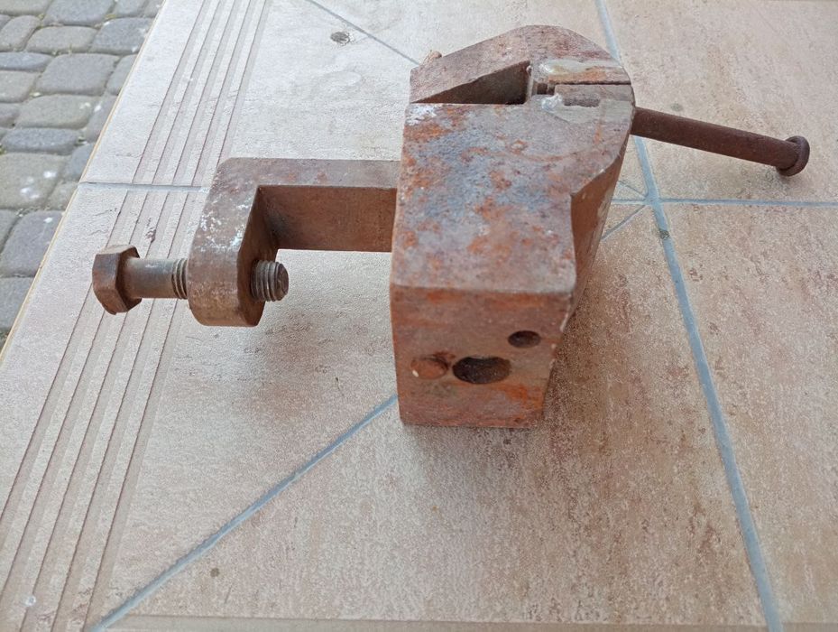 Тиски ,б/у ,рабочие - 450 грн.