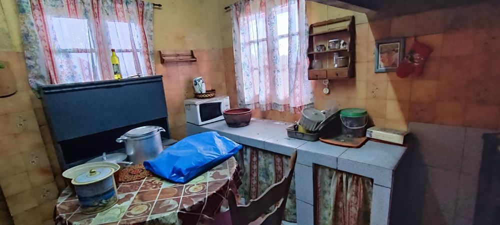 Moradia R/C e 1° andar com garagem  e terreno