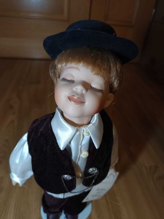 Casal de Bonecas de Porcelana – Amor intemporal