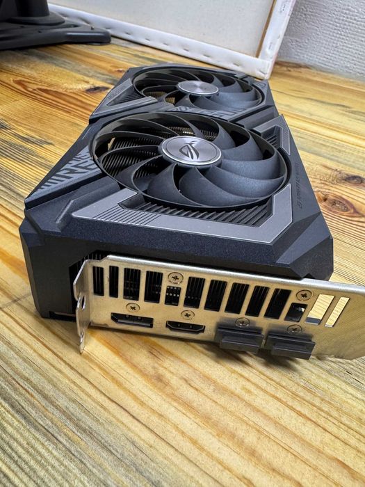 ASUS Radeon RX 6600 XT ROG Strix OC 8GB GDDR6 RGB