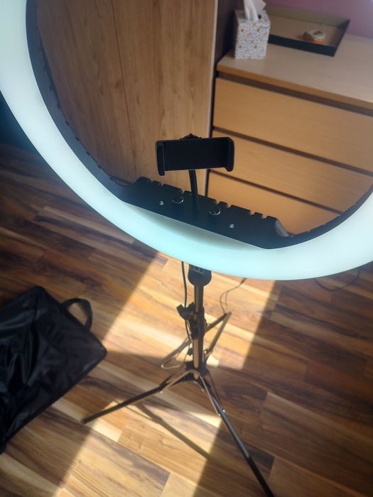 Lampa pierścieniowa LED 46 cm ze statywem