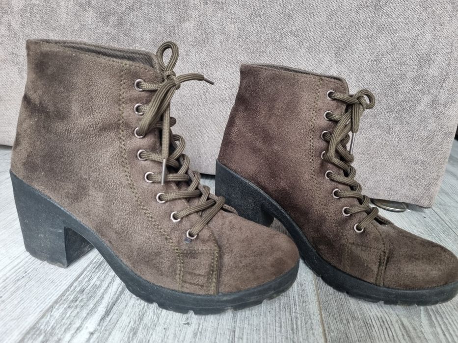 BOTKI jesienne koturny r.38 sinsay kolor ciemny khaki/ ciemna oliwka/