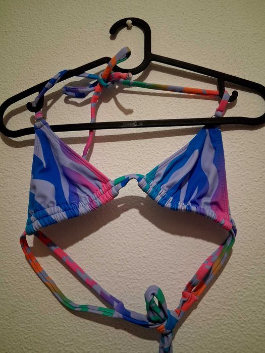 Vestido Pull&Bear,com biquíni brasileiro.