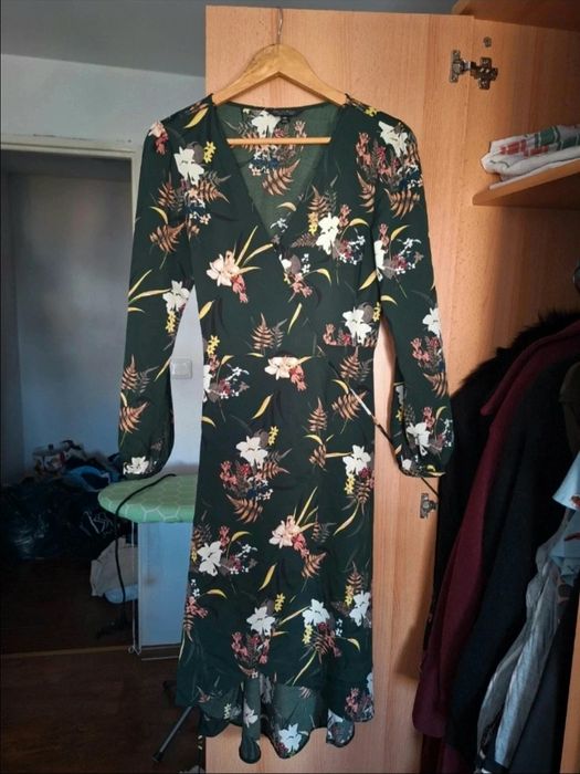Zielona kopertowa sukienka w kwiaty asymetryczna Miss Selfridge M 38