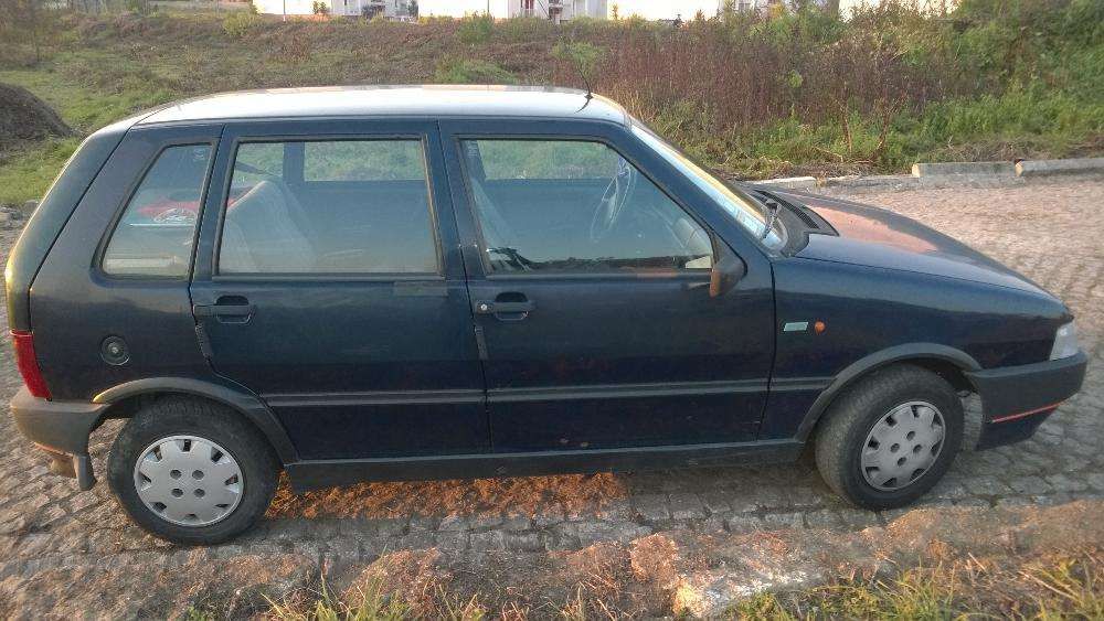 Vários componentes e peças do Fiat Uno 60 SX de 1991 igual ao da foto.