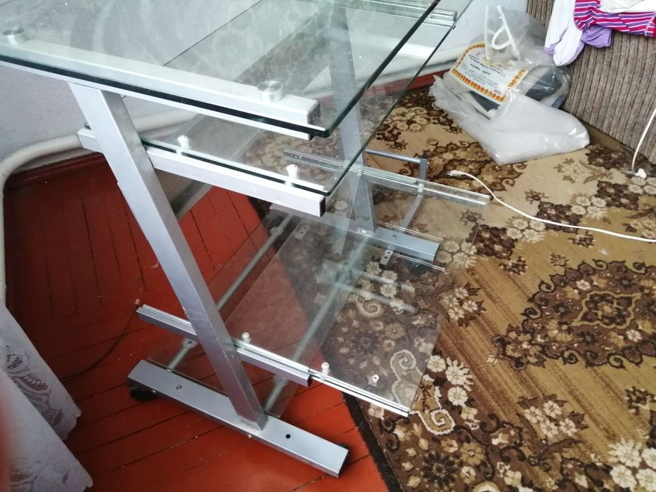 Мраморний столик та стіл комп'ютерний склоалюміній