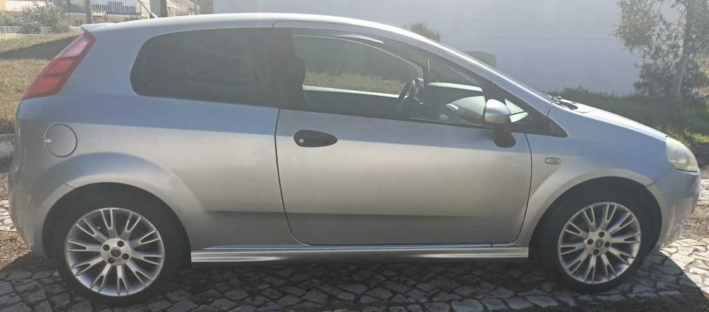 Grande Punto, Multijet. Comercial com bola de reboque.