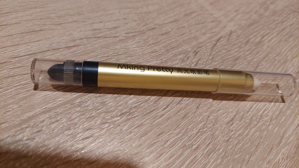 Iskrzący cień do powiek