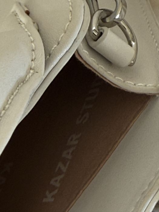 Kazar Studio pudełkowa mała biała torebka na srebrnym łańcuchu