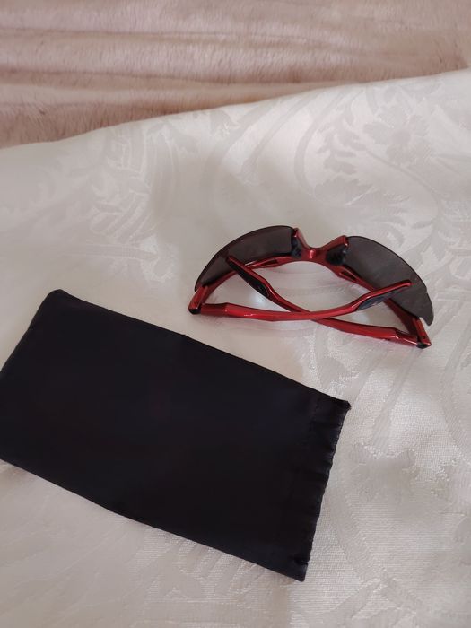 Okulary przeciw.  sł oneczne z etui.
