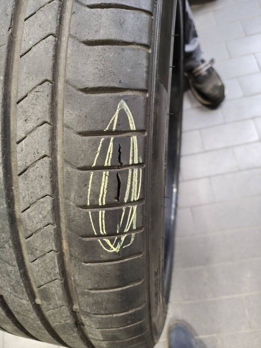Різно широкі 275/40 315/35 R22 Pirelli PZero