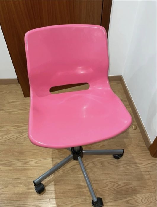 Cadeira IKEA  rosa – giratória