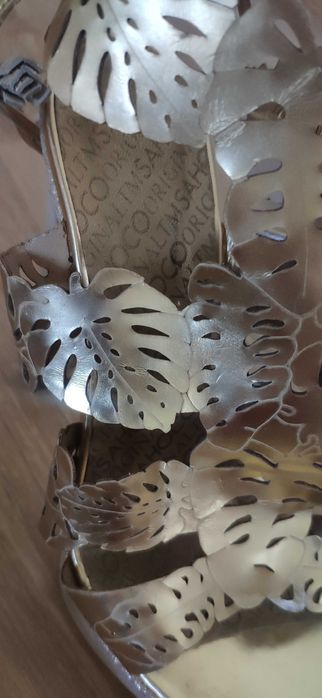 Sandalias de salto alto SAHOCO dourados como novas