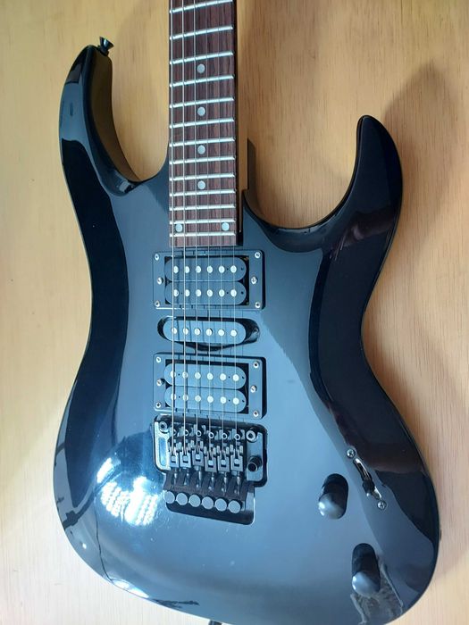 Guitarra eletrica tipo Jackson/Ibanez com Floyd Rose