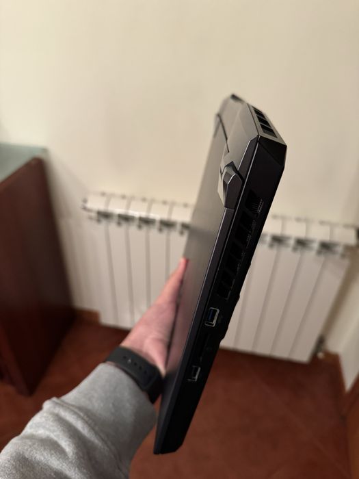 Portátil MSI GE66 raider 10sf