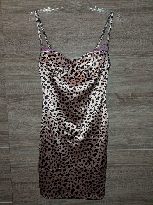 Sukienka na ramiączkach w panterkę Motel (posiada wady)