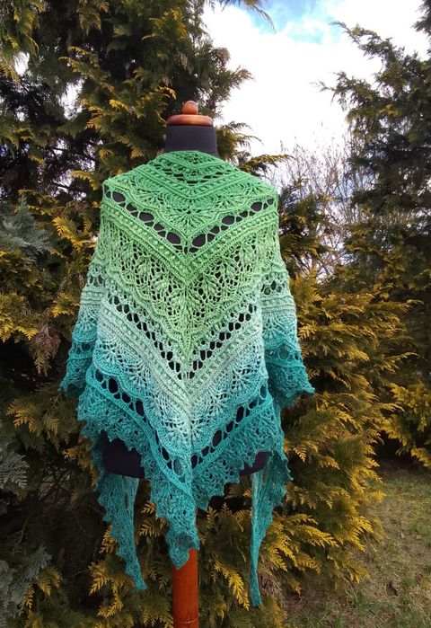 Chusta "Libra" wykonana na szydełku