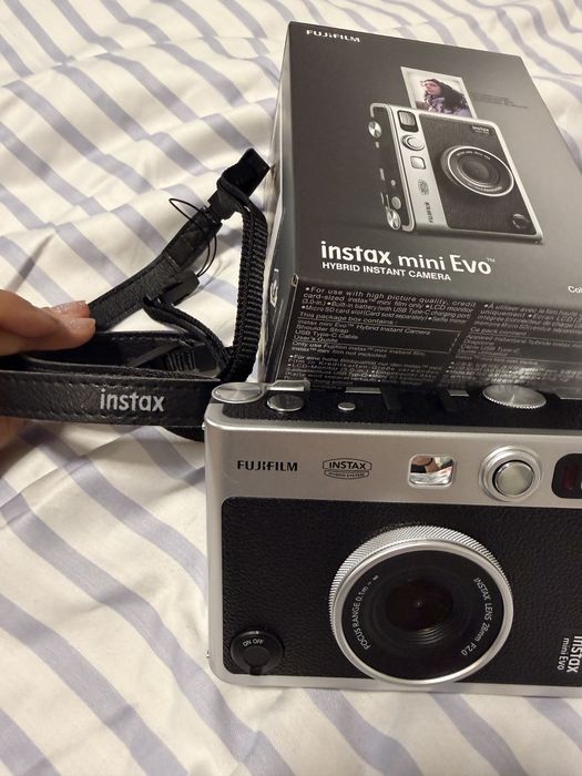 Instax mini evo preta