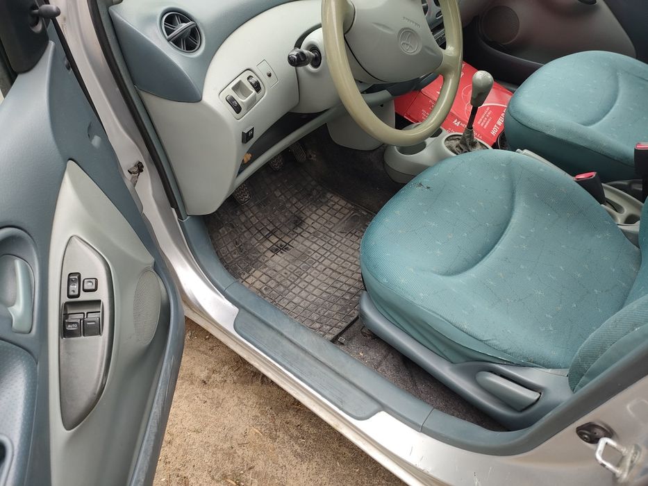 Yaris --Toyota 1.0