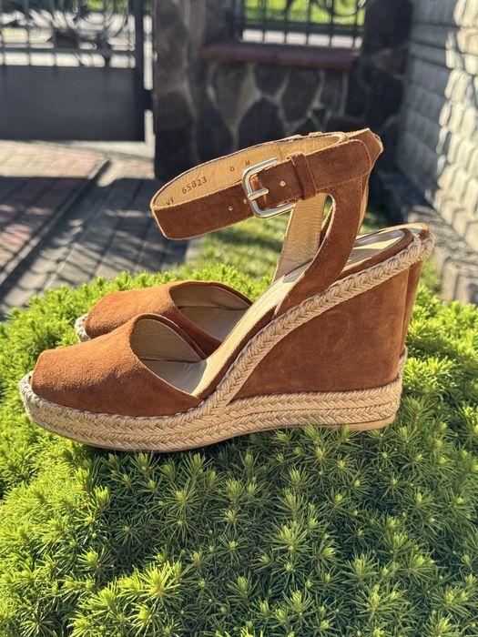 Босоніжки жіночі з натурального замшу Stuart Weitzman