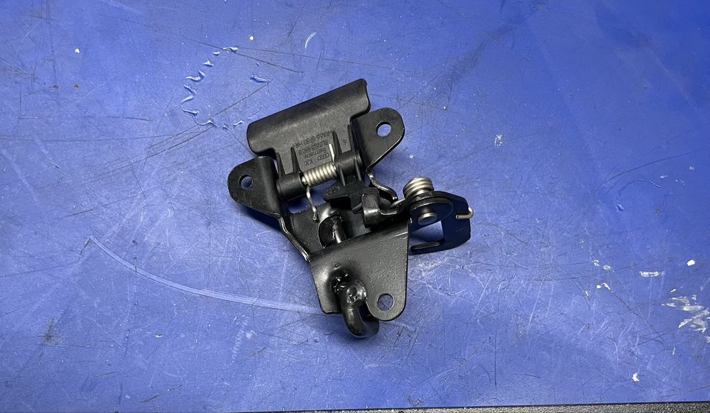 Fecho do capot Audi A3 8L