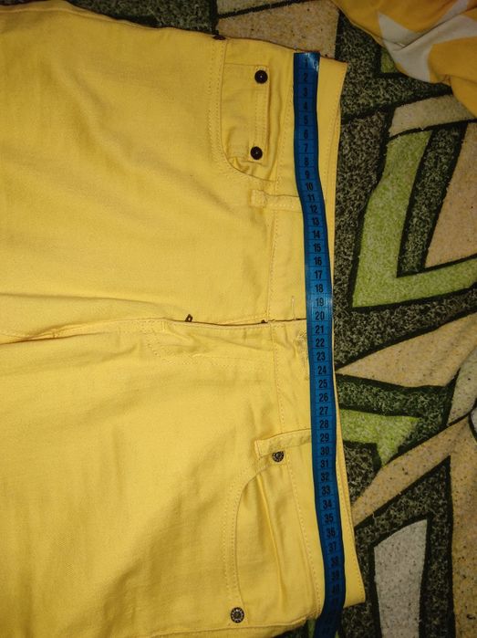 Яскраво- жовті джинсові ,бріджи  46 розмір