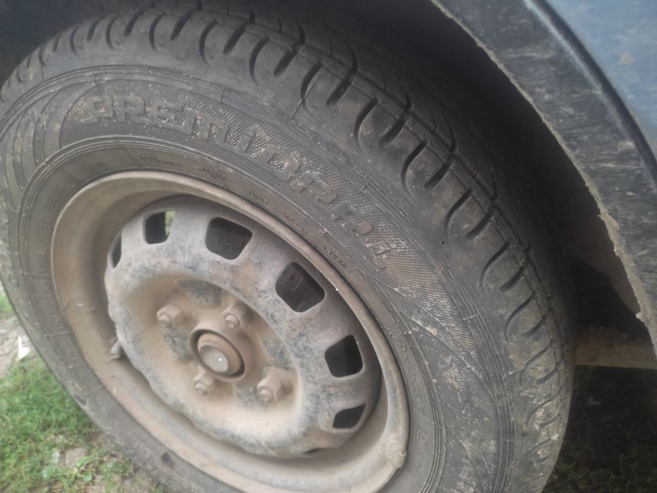 Мазда 323 на ходу