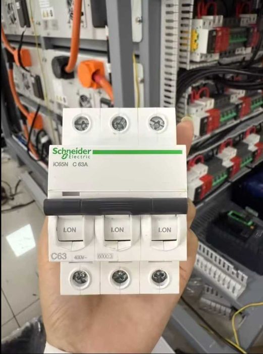 Sistema solar com inversor Deye 6kw + 15kw de bateria com células CATL