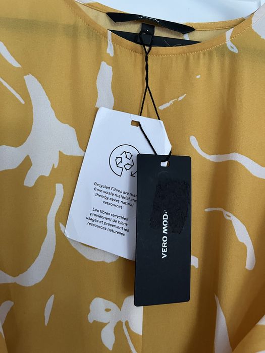 Piękna sukienka vero moda z wiązaniem