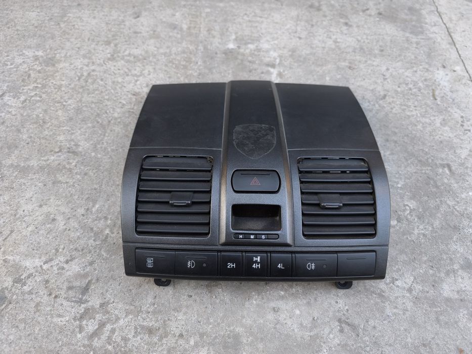 Продам накладку торпеды переключатели приводов на SsangYong rexton