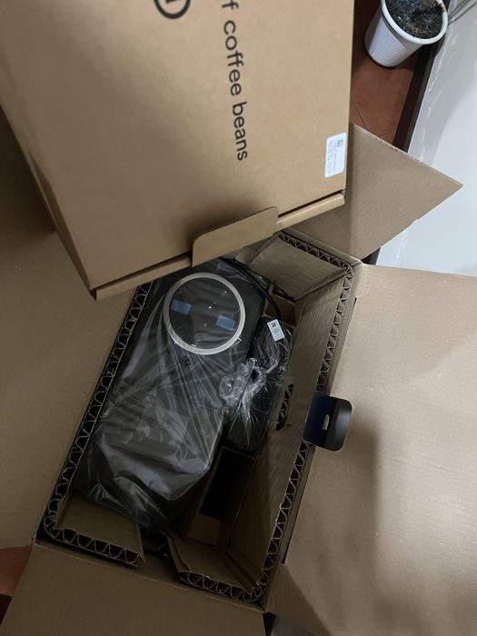 A Máquina de Café Automática DeLonghi Rivelia EXAM440.55.BG