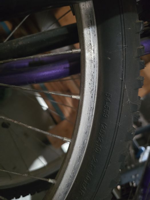 Bicicleta usada vermelha
