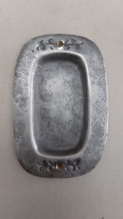 Small tin item (tray)