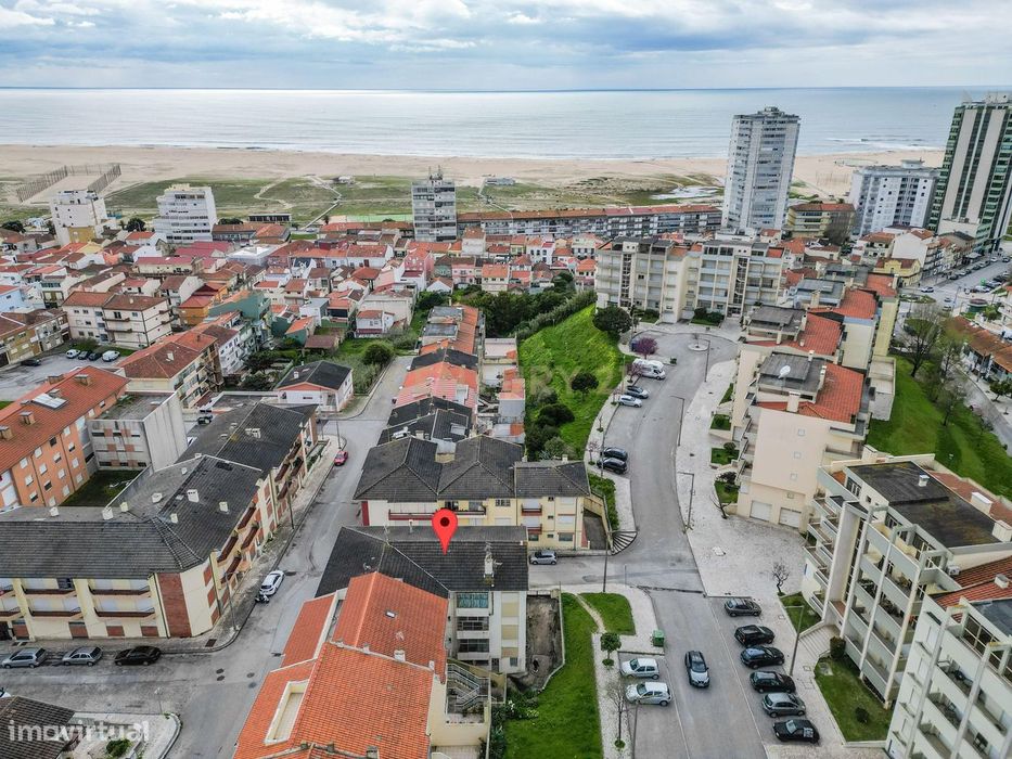 Garagem com 98,5 m² em Buarcos – Espaço Independente e Privativo