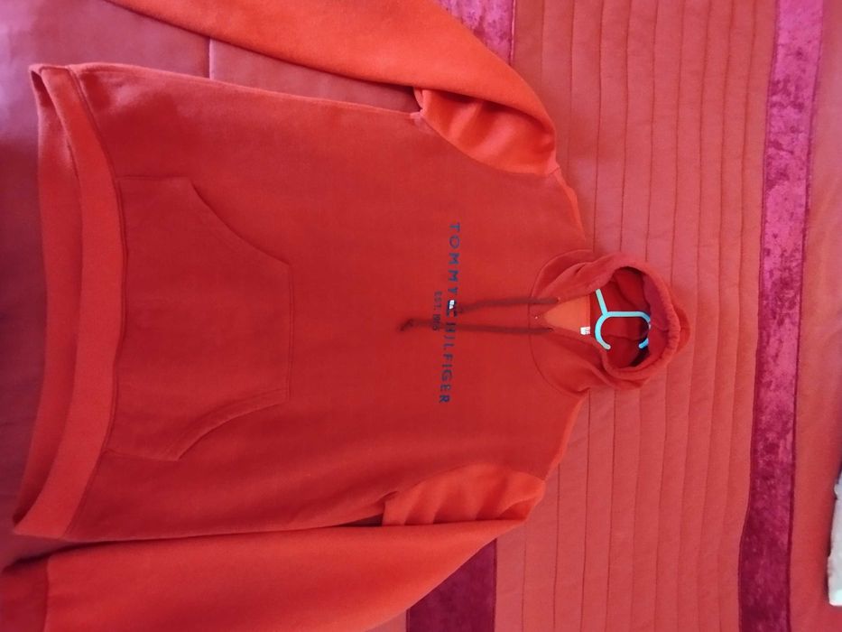 Camisola Vermelha com Capuz - Estilo Tommy Hilfige