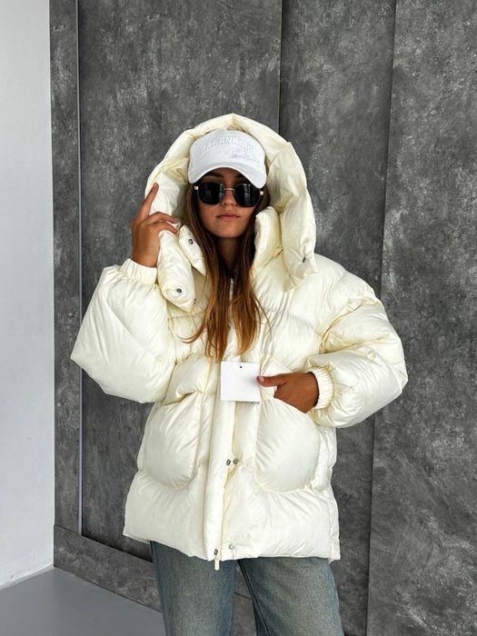 Пожовжена біла куртка пуфер
