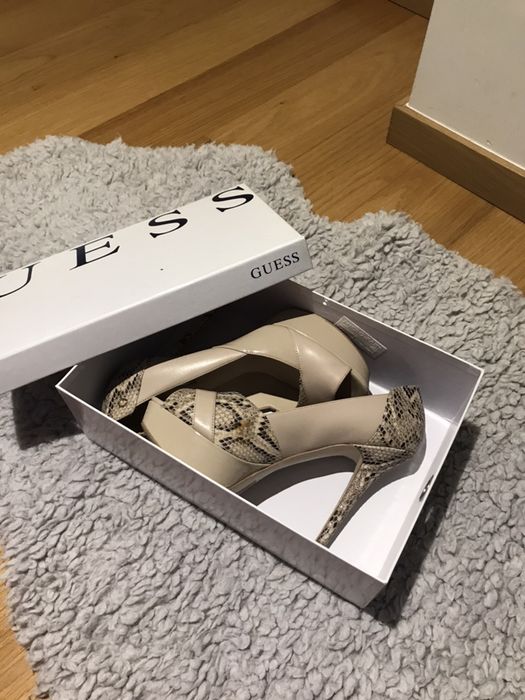 Sapato Guess tam 39