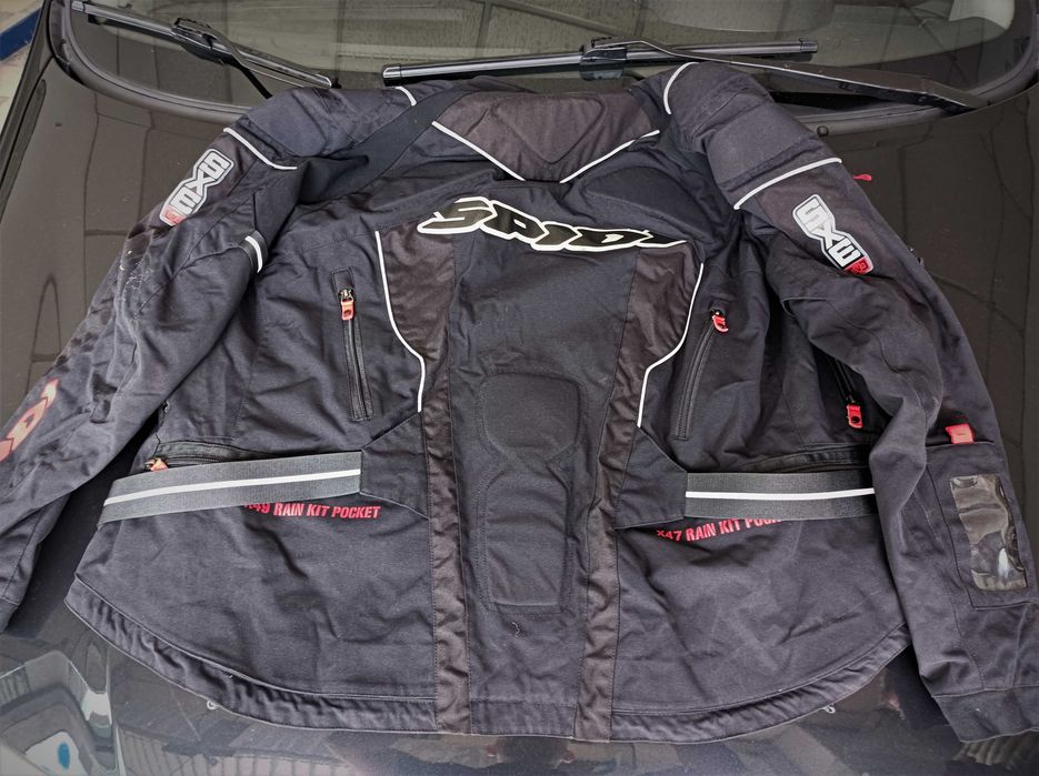 vários casacos motar