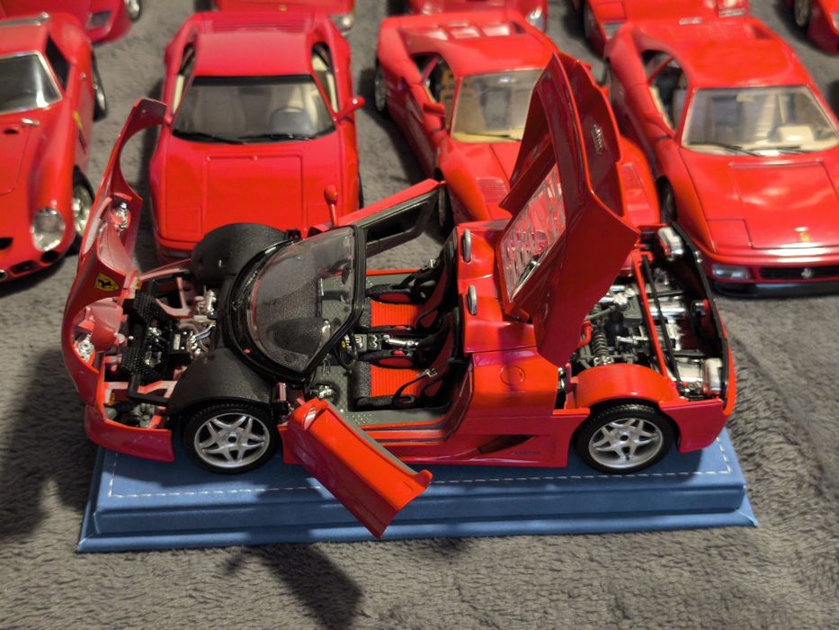 Ferrari F50 Roadster 1:18 by Bburago