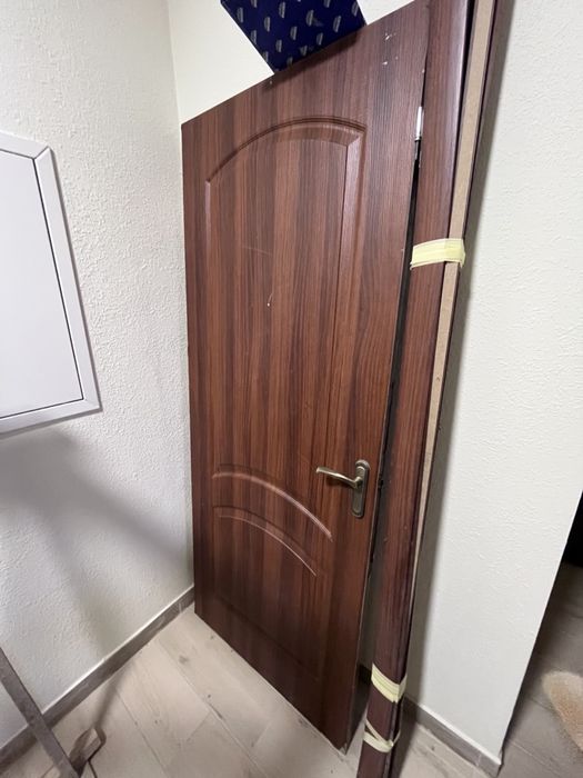 Продам Двері 2 шт тимчасові на час ремонту