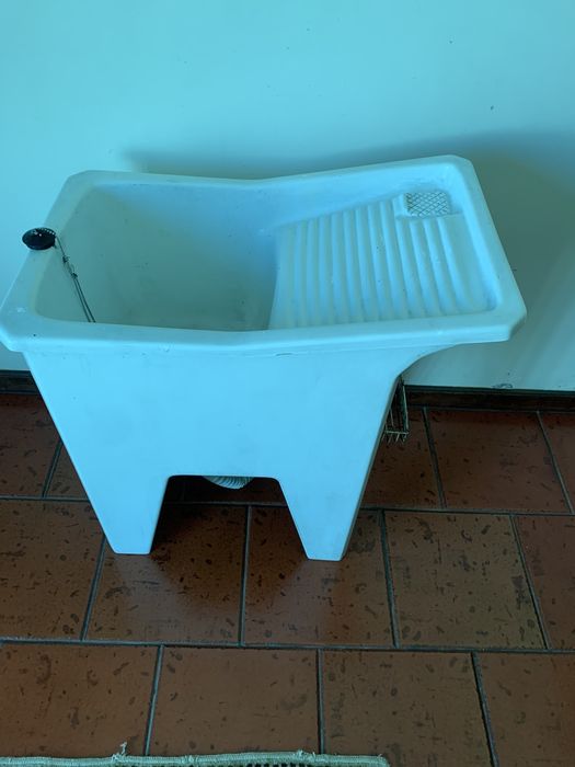 Tanque lavar roupa leve, em bom estado