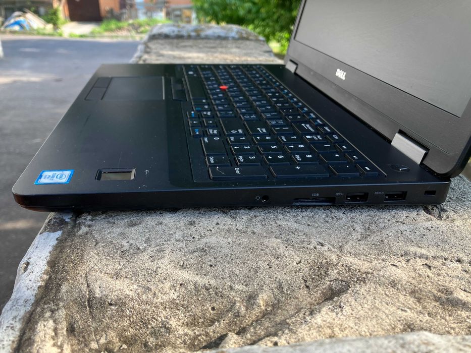 Dell Latitude E5570 ( 15.6 FHD/ i7/ 16Gb/ 256SSD/ AMD Radeon)