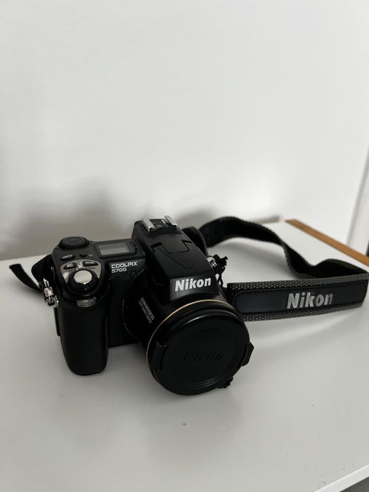 Nikon Coolpix 5700