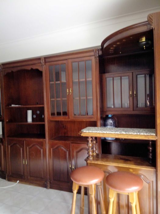 Lindo móvel com bar.